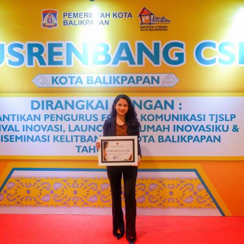 (Oct-2022) PT Transkon Jaya Tbk received an award from the Mayor of Balikpapan which was received directly by Ms. Tia Polii as head of Corporate Affairs.