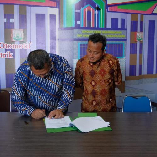 (Nov-2022) PT Transkon Jaya Tbk bersama dengan SMK Muhammadiyah 1 Sangatta Utara melakukan penandatanganan Memorandum of Understanding (MOU)